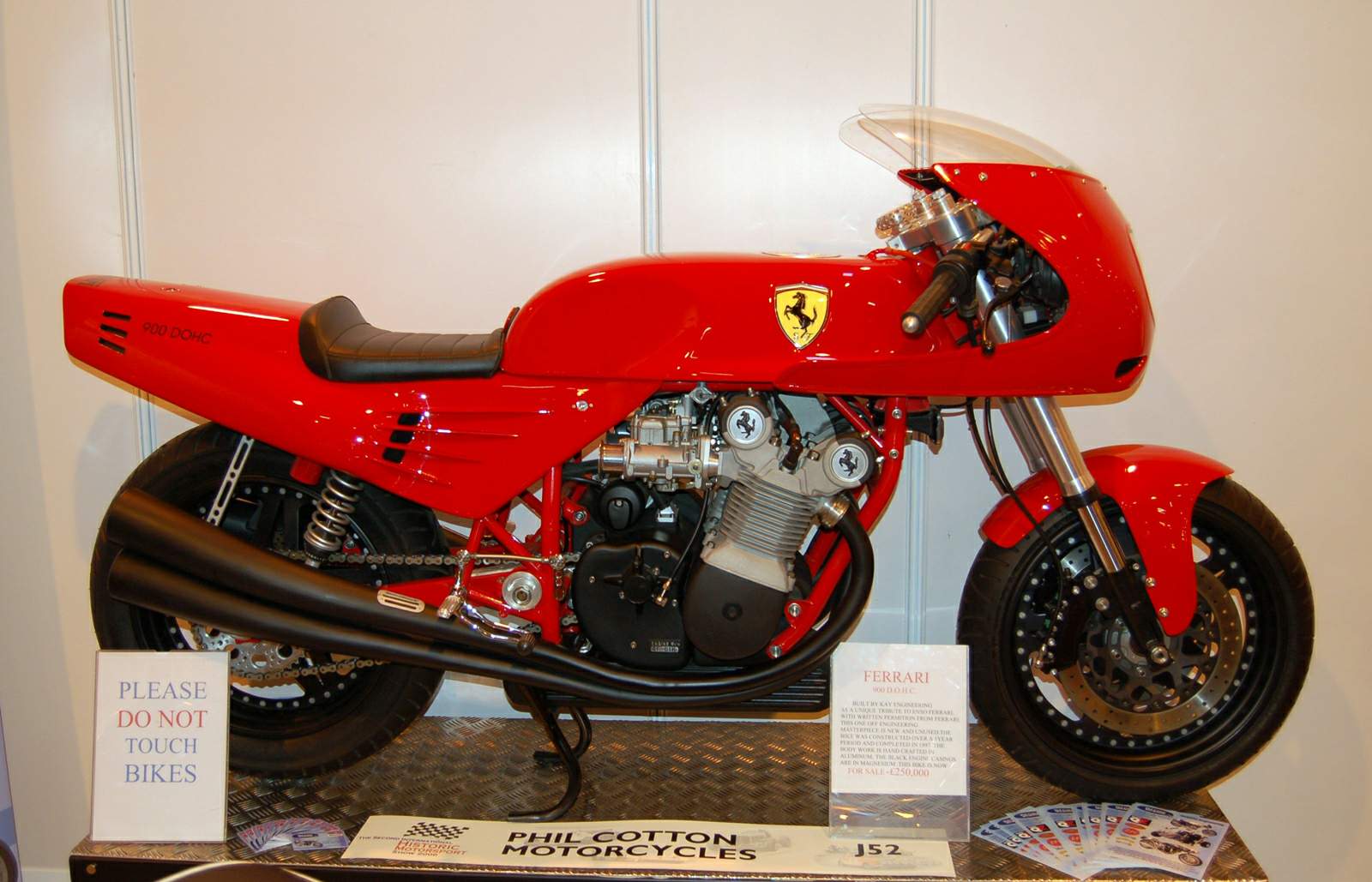 http://www.motorcyclespecs.co.za/Custom%20Bikes/Ferrari%20900%20%201.jpg