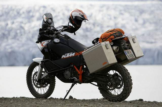 http://www.motorcyclespecs.co.za/Gallery%20B/KTM%20990%20Adventure%20R%2009.%20%203.jpg