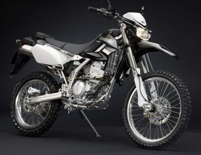 Kawasaki%20KLX%20250%20Black%20Special%20Edition.jpg