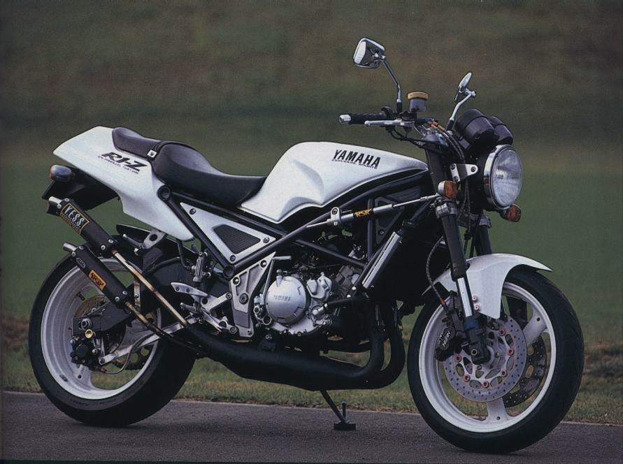 Yamaha%20R1-Z%20%203.JPG