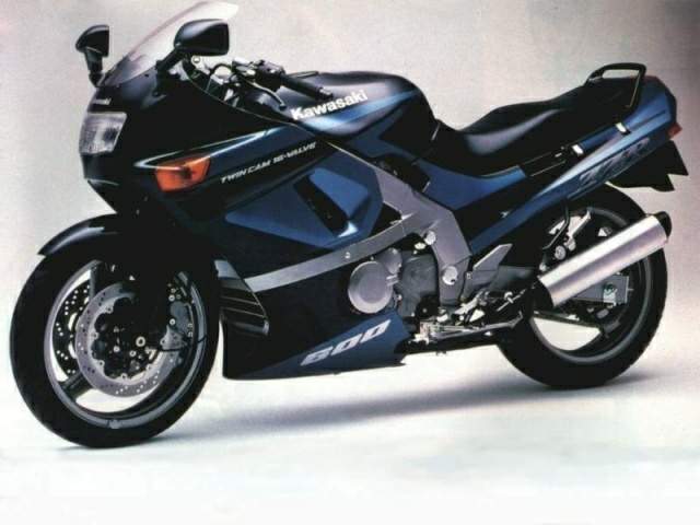 Kawasaki%20ZZR600%2093%20%204.jpg