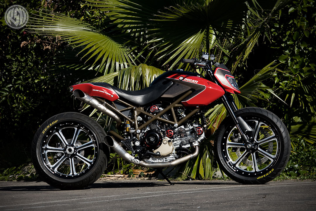 Китайские бренды мотоциклов. Ducati Hypermotard Custom. Мотоциклы марка Дукати. Мотоцикл Дукати кастом. Резина для Ducati Hypermotard 950.