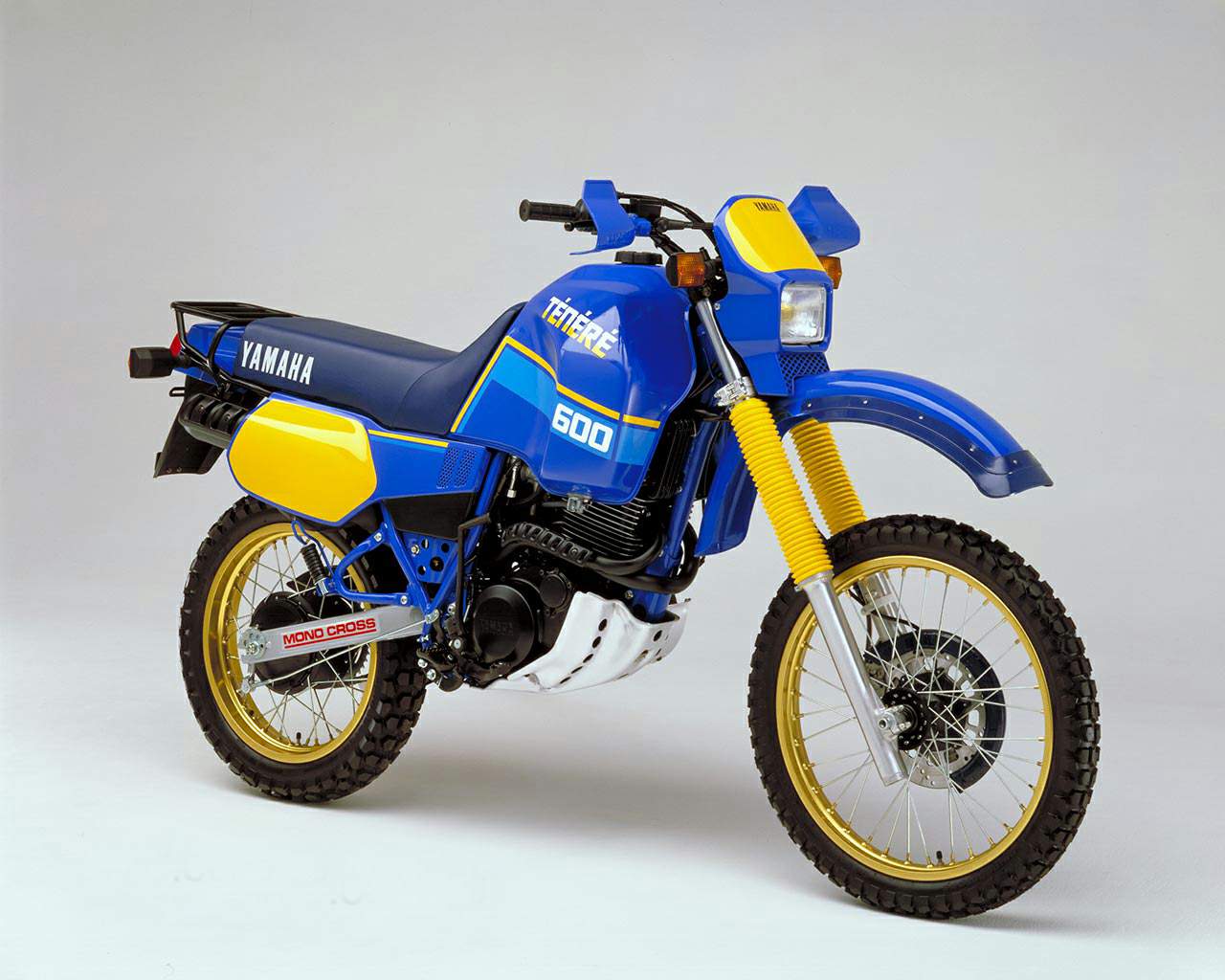 Bouge de ta retraite, ta conduite est trop parfaite - Page 4 Yamaha%20XT600%20Tenere%2087%20%201