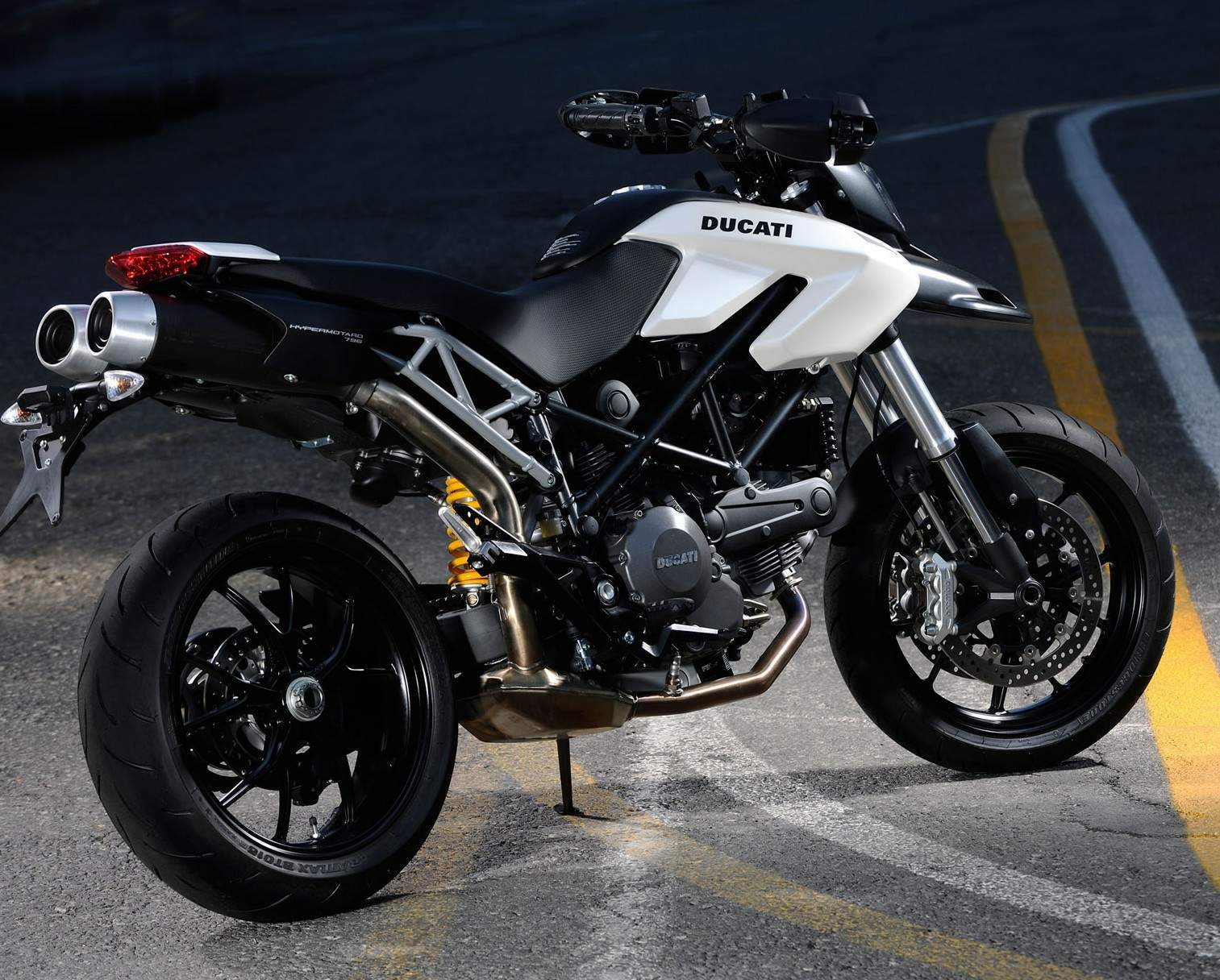 Trải nghiệm Ducati Hypermotard 796 Gọn gàng dễ lái và tốn 450 triệu