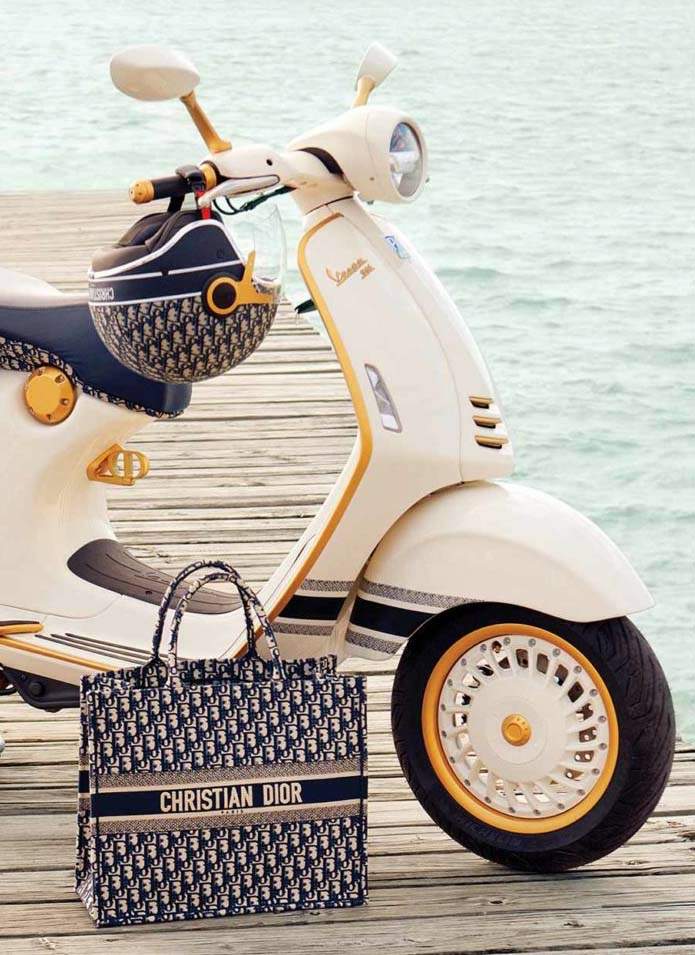 Vespa 946 Christian Dior Scooter