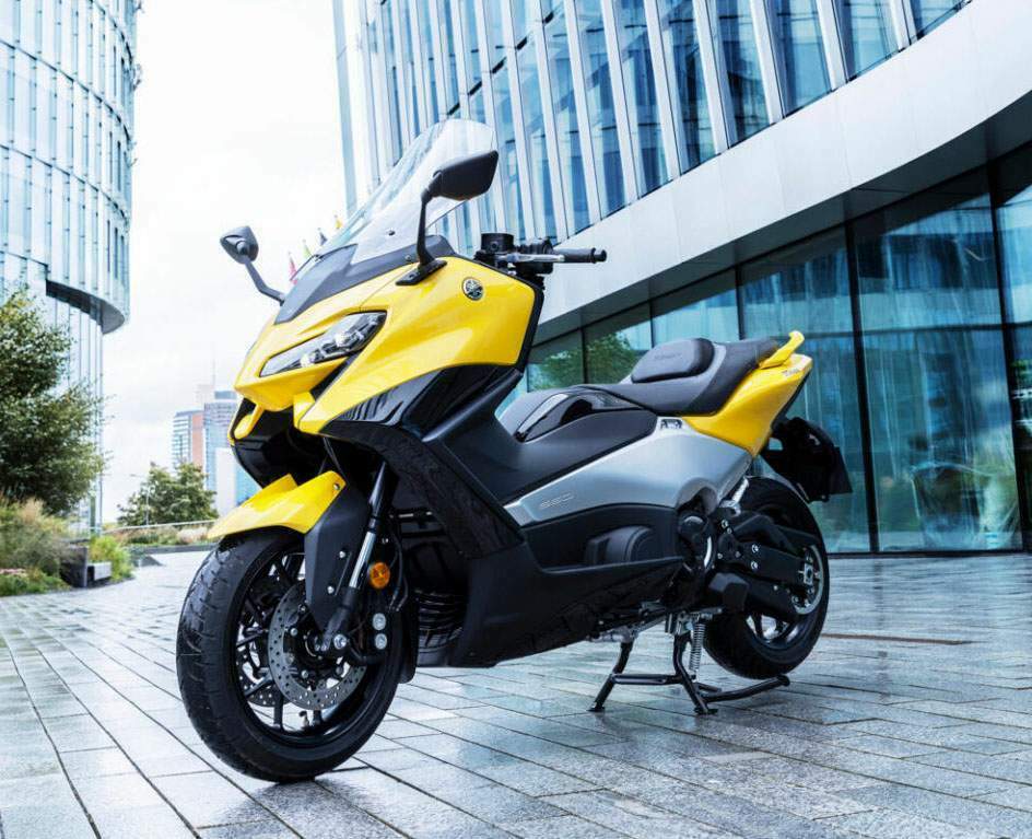 2022 Yamaha TMAX 560 Tech MAX Review