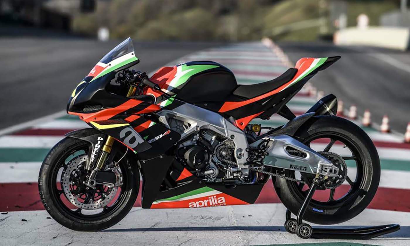 Aprilia RSV4: superbike, sports bike.