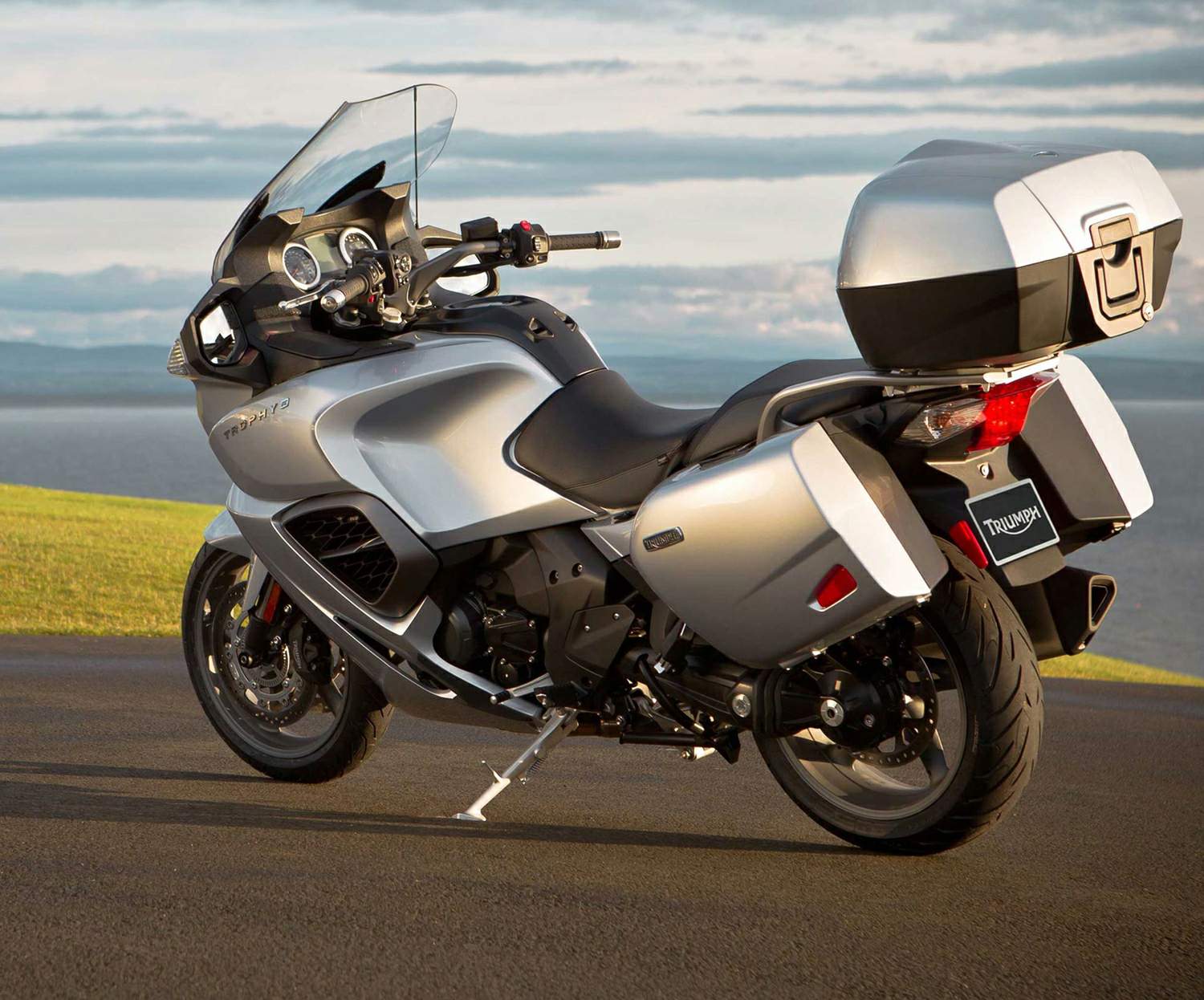 triumph trophy se